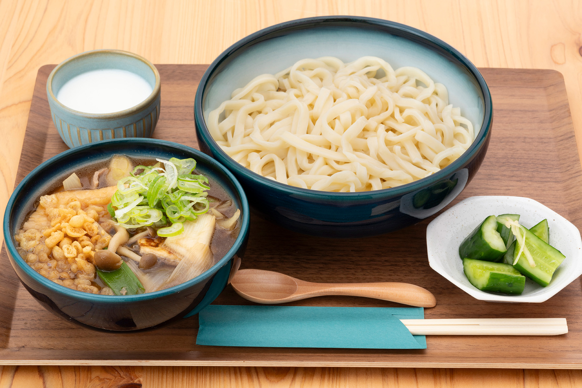 根野菜たっぷり肉汁うどん
