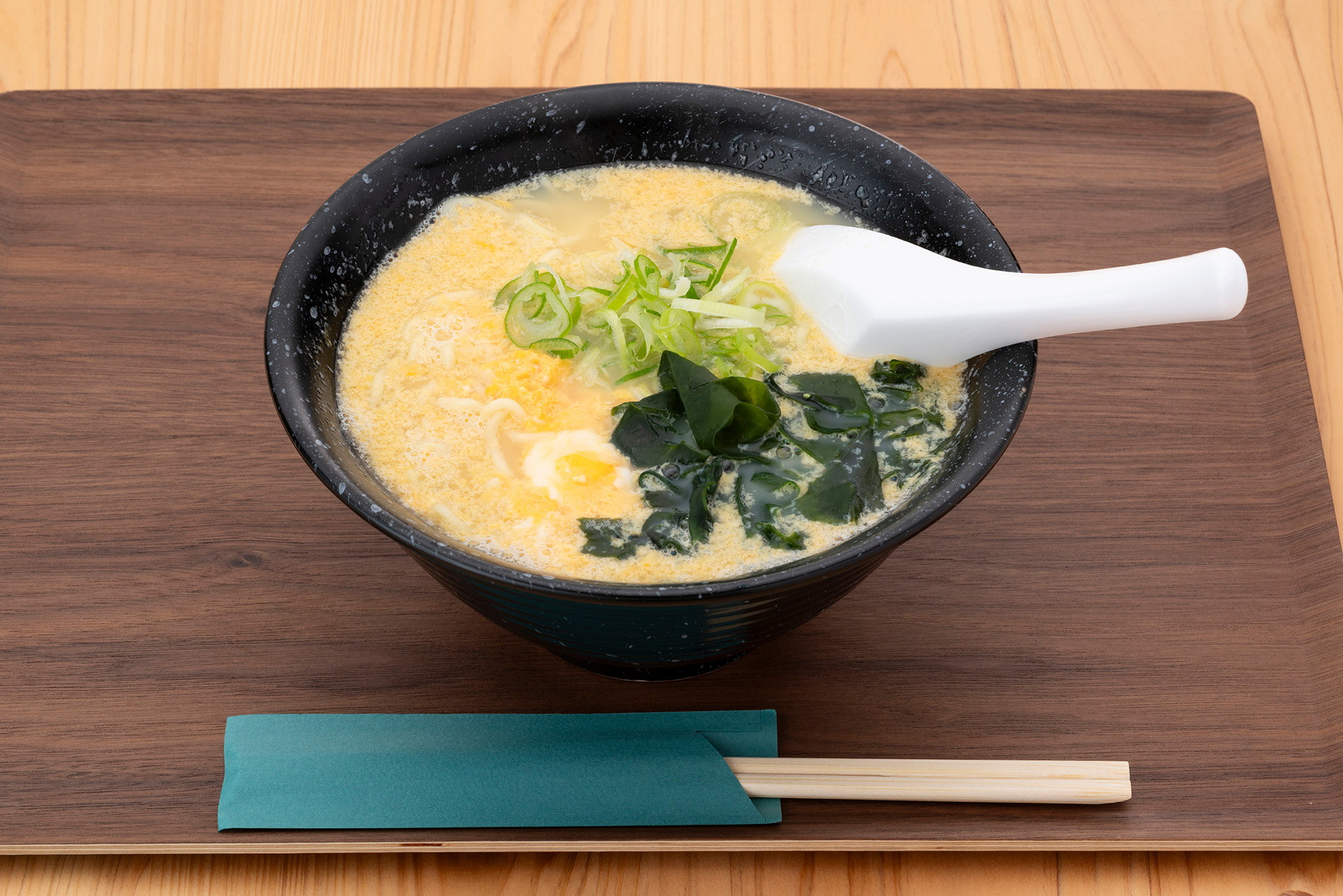 卵とじ手もみ塩らぁめん